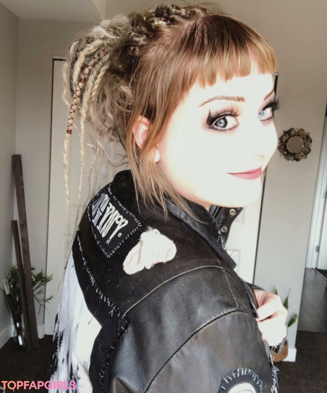 Photo nue de fuite OnlyFans de Mother Macabre #1 Photo nue de fuite OnlyFans de Mother Macabre #1