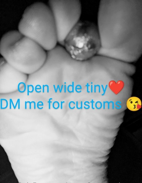 Annafeetcrushvore