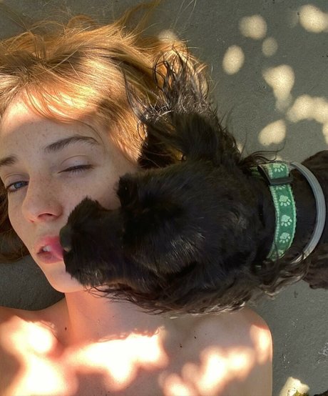 Photo nue de fuite OnlyFans de Maya Hawke