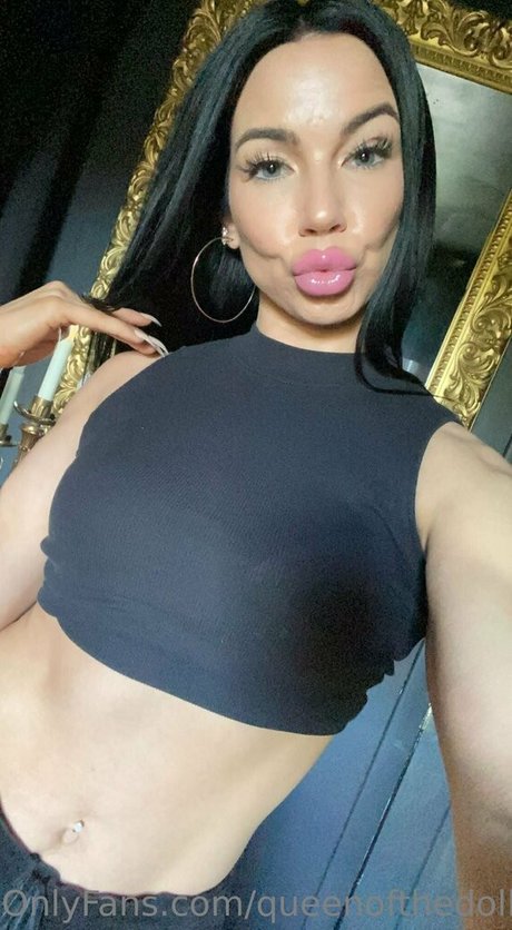 Queenofthedollhouse