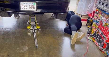 Photo nue de fuite OnlyFans de Britney Automotive