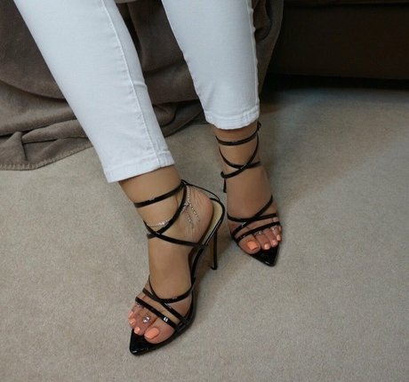 Feetworthfollowing
