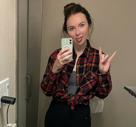 Molly Quinn