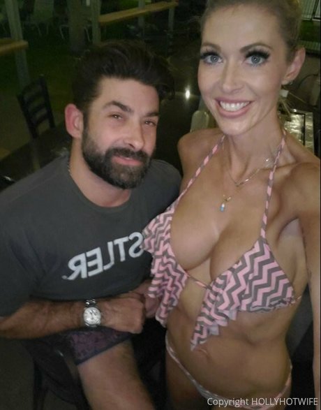 Hollyhotwife