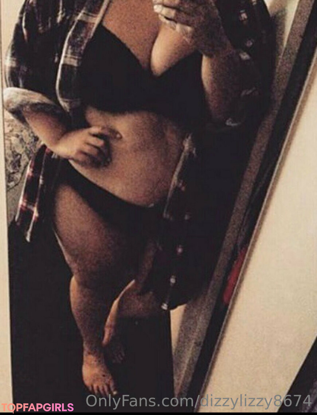 Photo nue de fuite OnlyFans de Dizzylizzy8674 #14 Photo nue de fuite OnlyFans de Dizzylizzy8674 #14