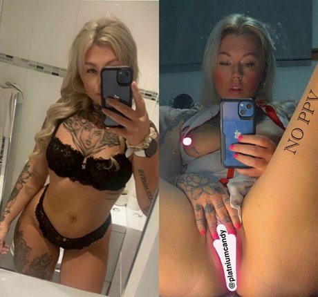 Photo nue de fuite OnlyFans de Pinkhairedgirlfr33