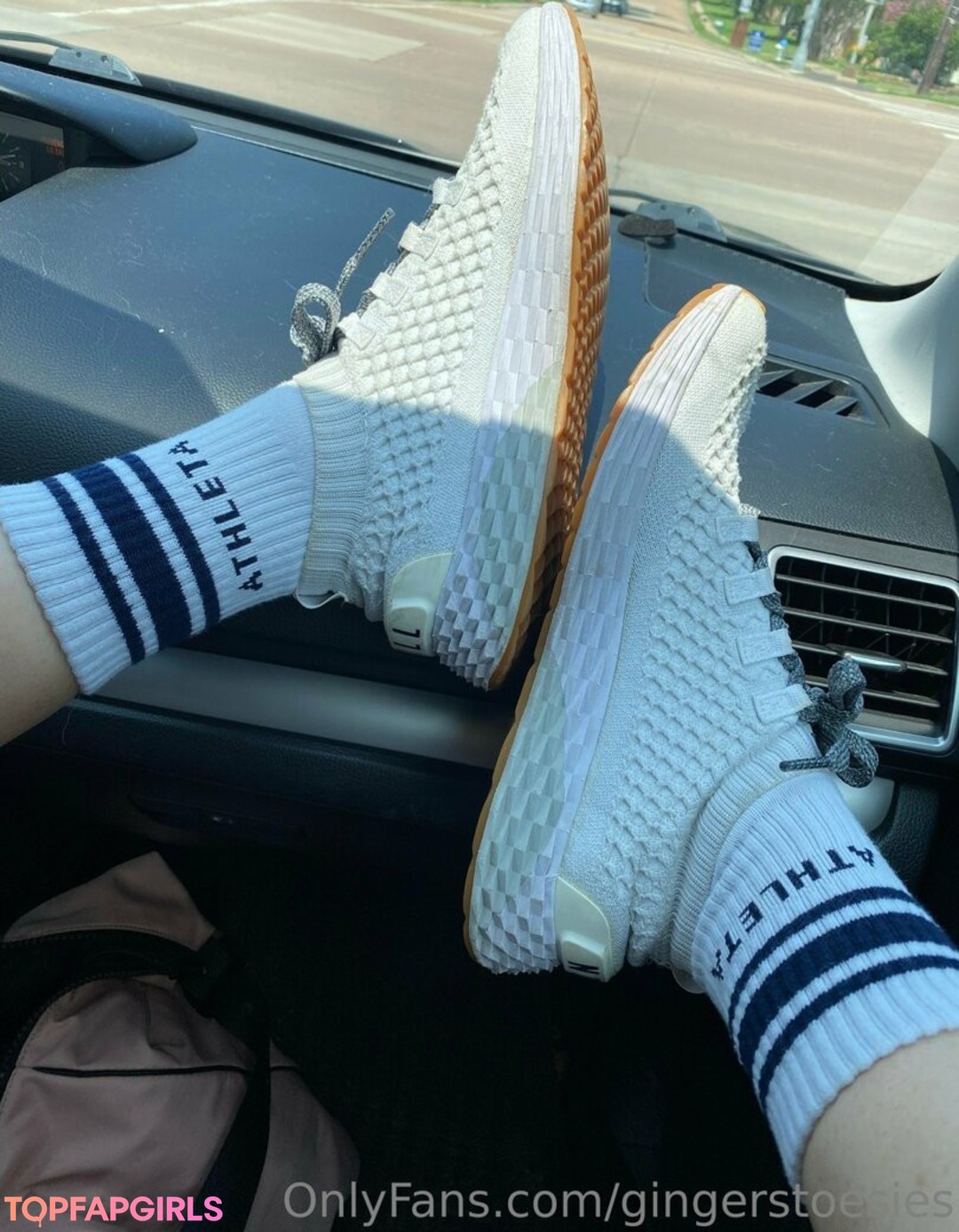 Photo nue de fuite OnlyFans de Gingerstoesies #353 Photo nue de fuite OnlyFans de Gingerstoesies #353