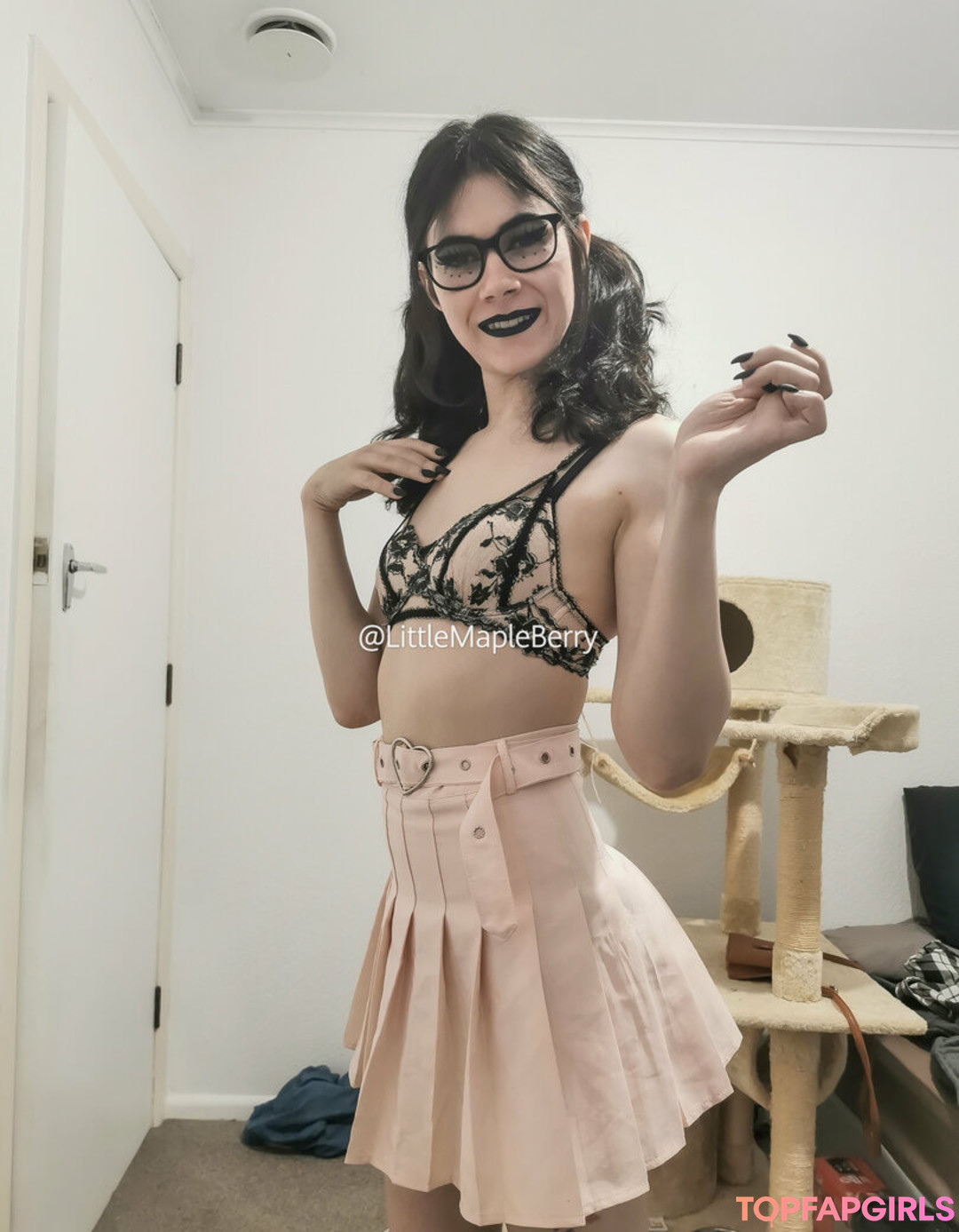 Photo nue de fuite OnlyFans de Littlemapleberry #120 Photo nue de fuite OnlyFans de Littlemapleberry #120