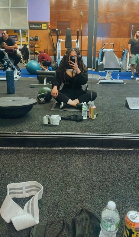 Photo nue de fuite OnlyFans de Safiyaswrld