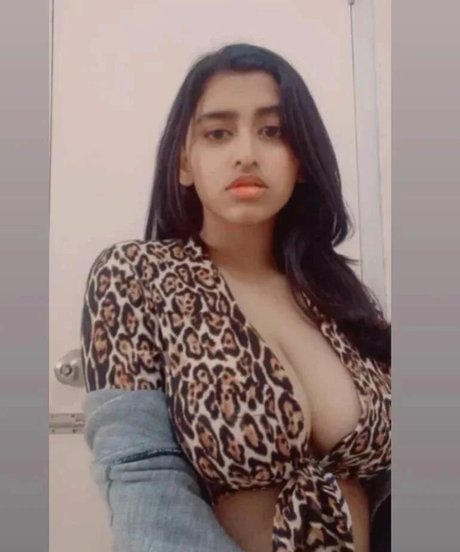 Photo nue de fuite OnlyFans de Sanjana Saba