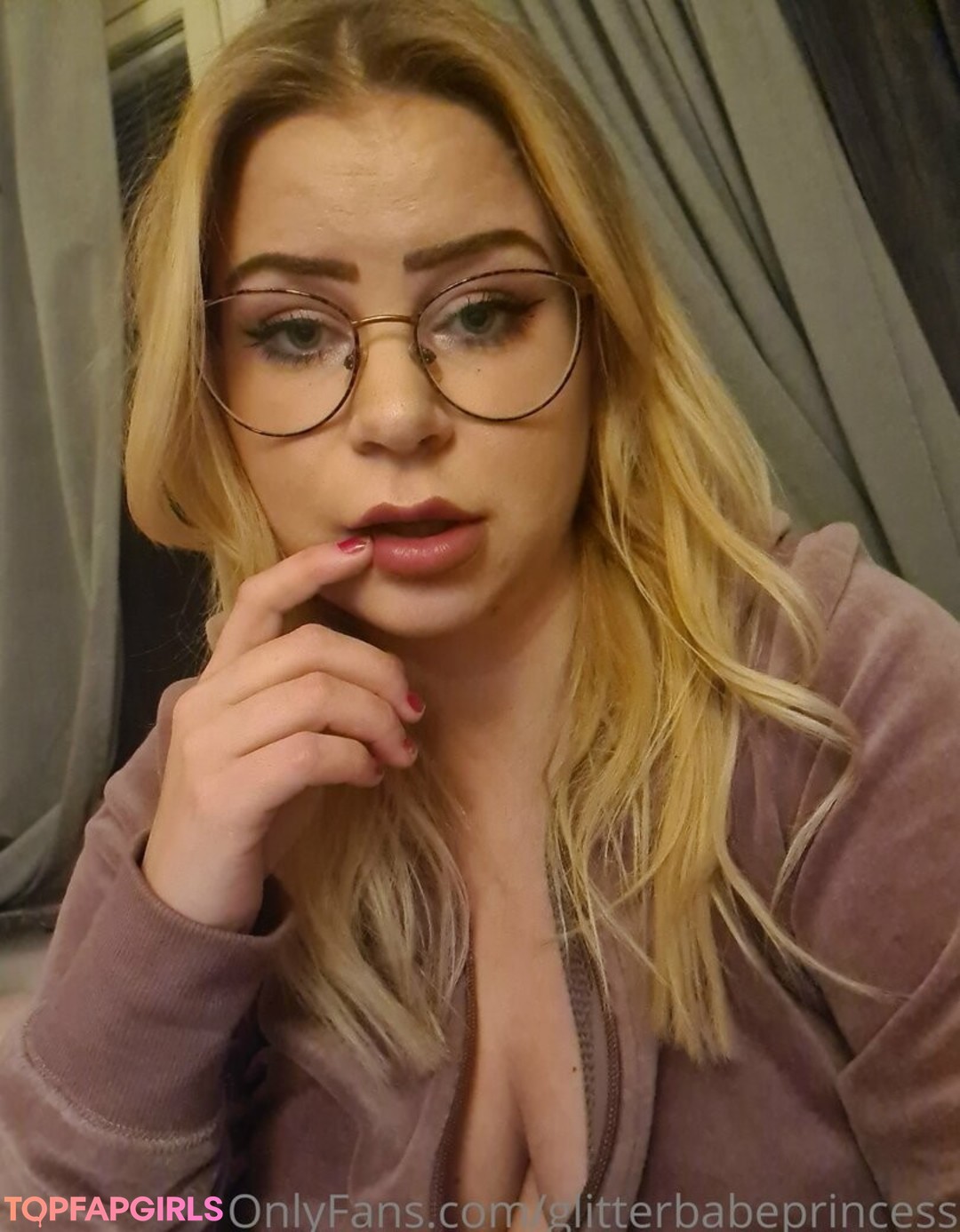 Photo nue de fuite OnlyFans de Glitterbabeprincess #44 Photo nue de fuite OnlyFans de Glitterbabeprincess #44
