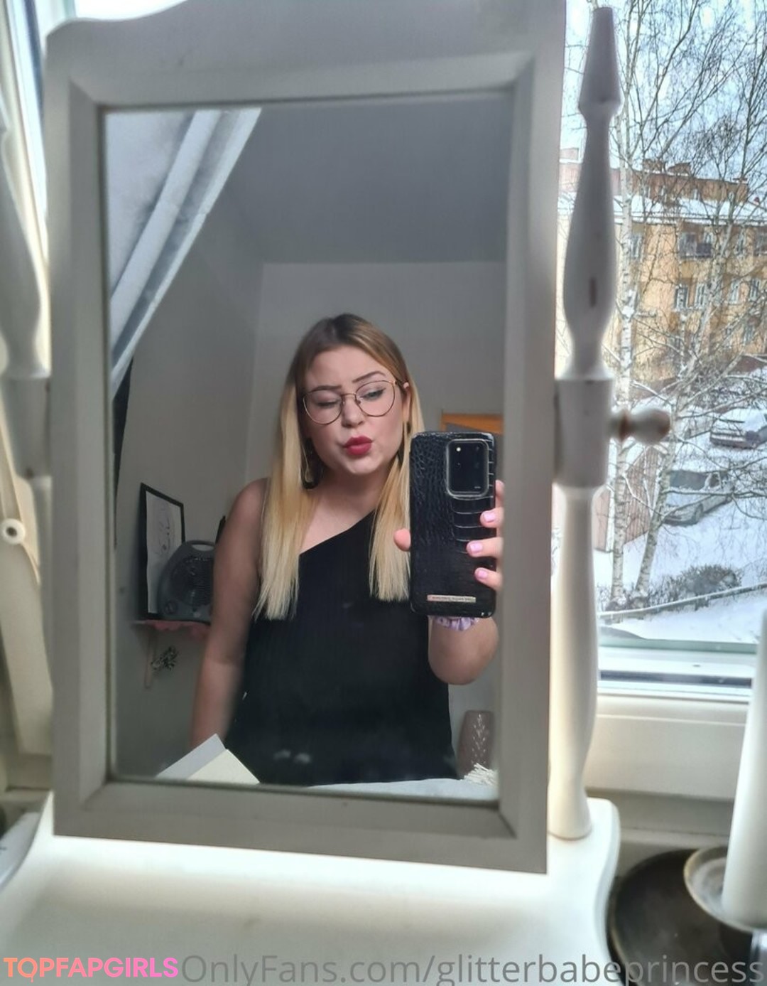 Photo nue de fuite OnlyFans de Glitterbabeprincess #53 Photo nue de fuite OnlyFans de Glitterbabeprincess #53