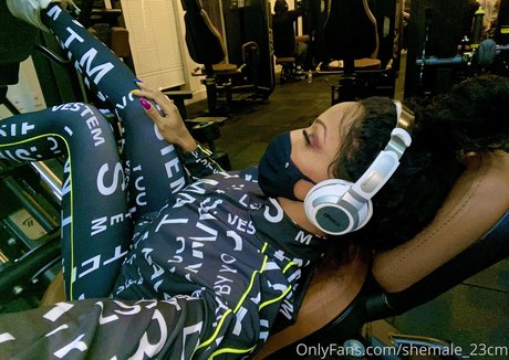 Shemale_23cm