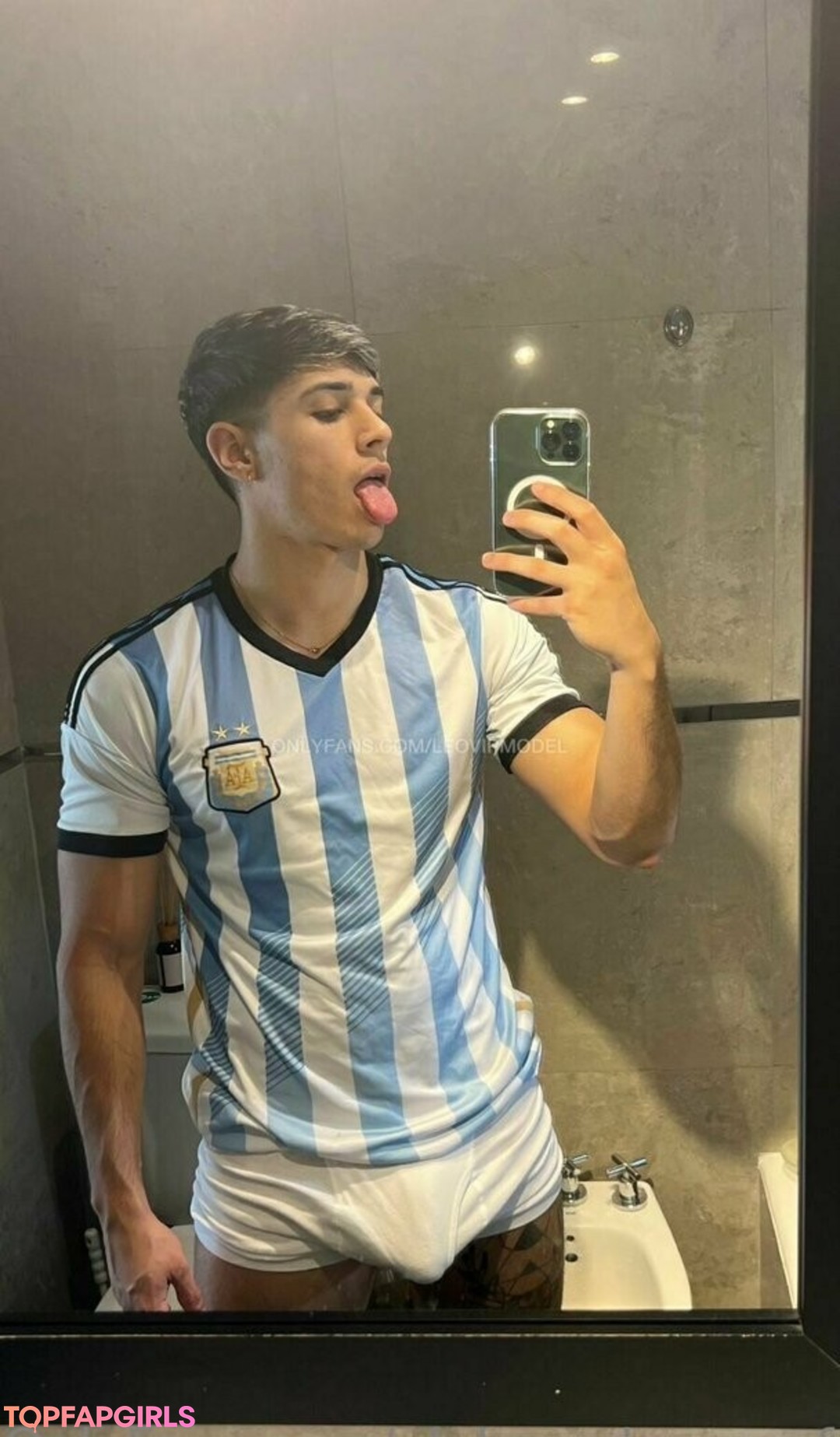 Photo nue de fuite OnlyFans de Aleksandrrammfree #31 Photo nue de fuite OnlyFans de Aleksandrrammfree #31