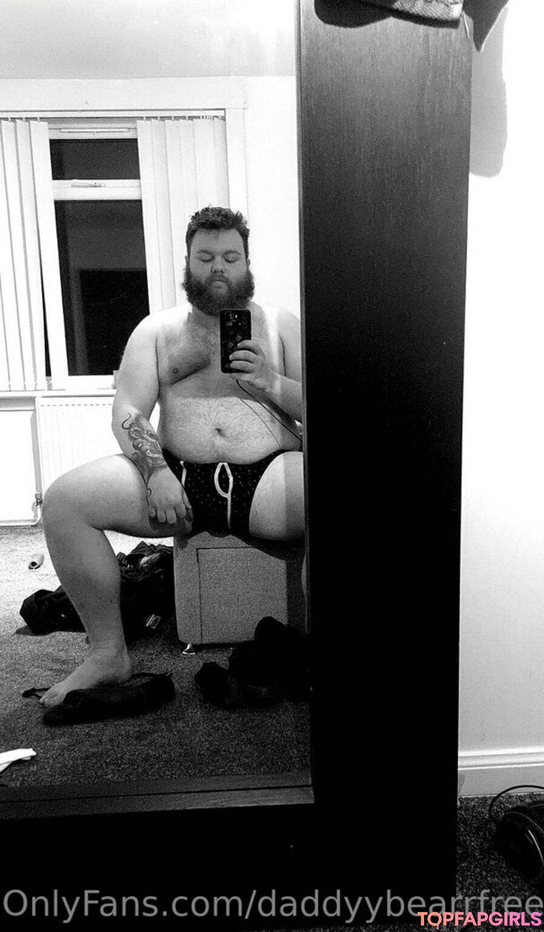 Photo nue de fuite OnlyFans de Daddyybearrfree #28 Photo nue de fuite OnlyFans de Daddyybearrfree #28