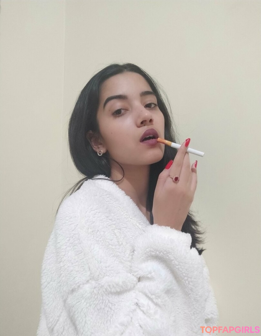 Photo nue de fuite OnlyFans de Thebeautyofsmoking #12 Photo nue de fuite OnlyFans de Thebeautyofsmoking #12