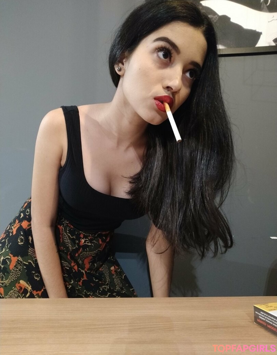 Photo nue de fuite OnlyFans de Thebeautyofsmoking #31 Photo nue de fuite OnlyFans de Thebeautyofsmoking #31