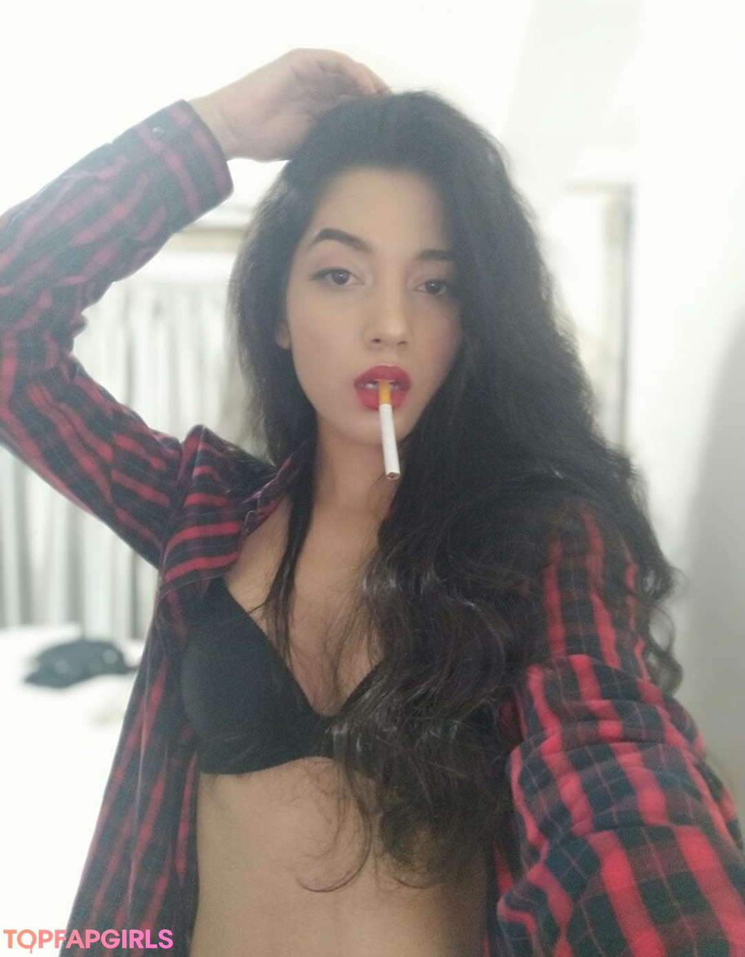 Photo nue de fuite OnlyFans de Thebeautyofsmoking #40 Photo nue de fuite OnlyFans de Thebeautyofsmoking #40
