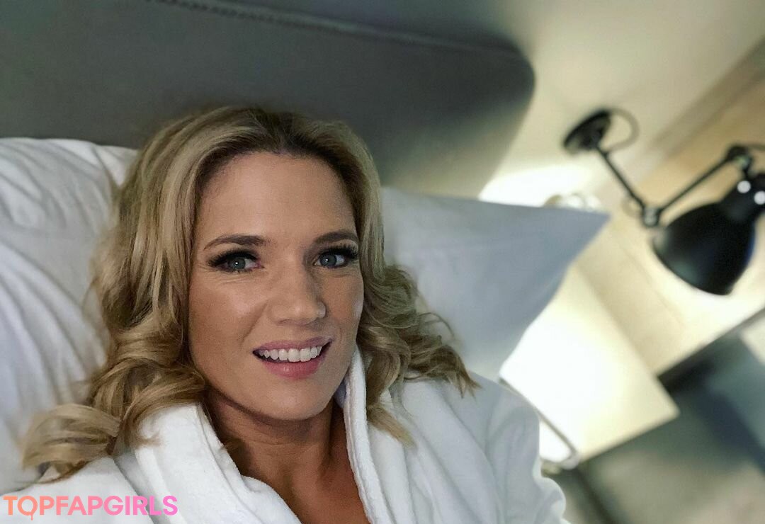 Photo nue de fuite OnlyFans de Charlotte Hawkins #20 Photo nue de fuite OnlyFans de Charlotte Hawkins #20