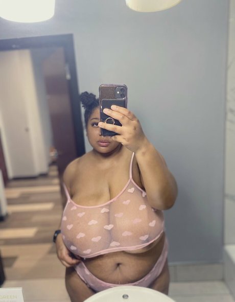 Photo nue de fuite OnlyFans de Plussizefairy