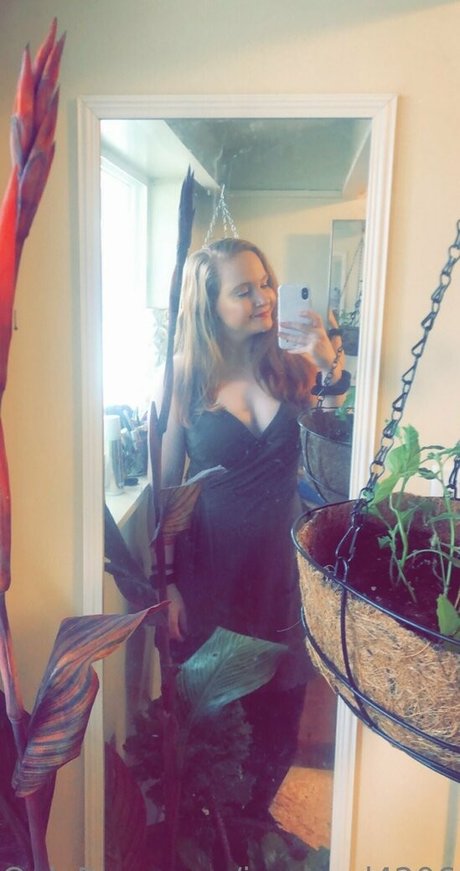 Photo nue de fuite OnlyFans de Ivypearl42069