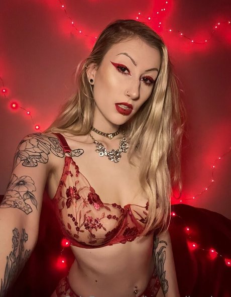 Laceandleashes