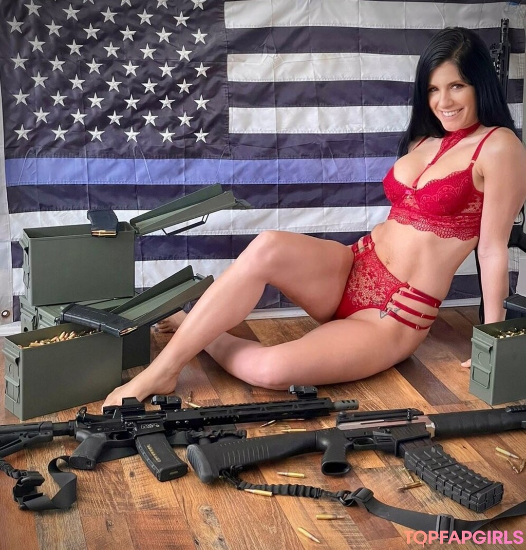 Photo nue de fuite OnlyFans de Girls With Guns #211 Photo nue de fuite OnlyFans de Girls With Guns #211