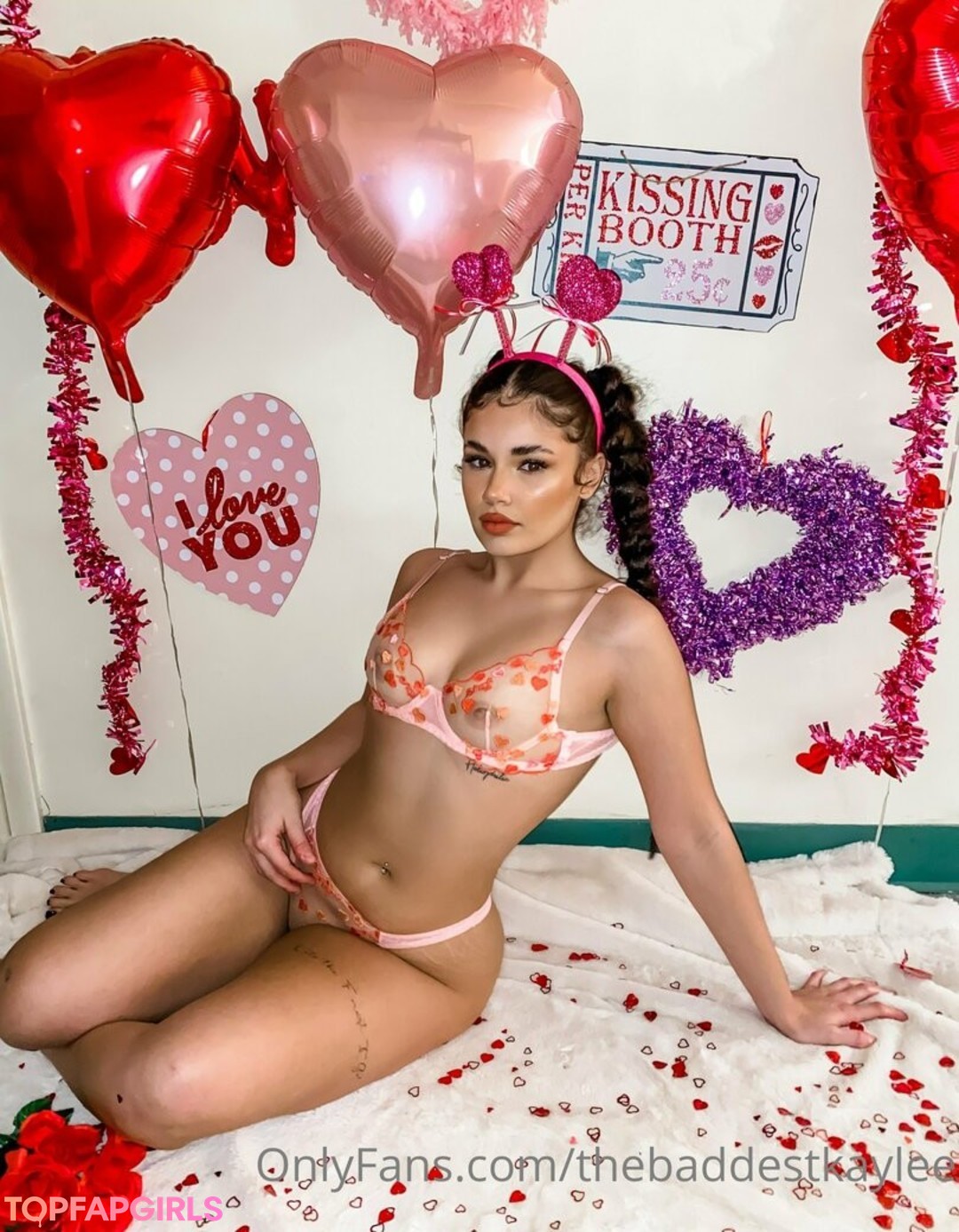 Photo nue de fuite OnlyFans de Thebaddestkaylee #135 Photo nue de fuite OnlyFans de Thebaddestkaylee #135