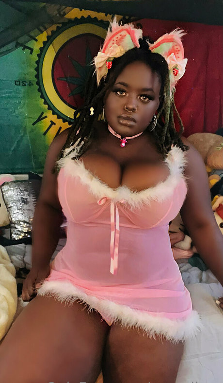 Photo nue de fuite OnlyFans de Monnibon