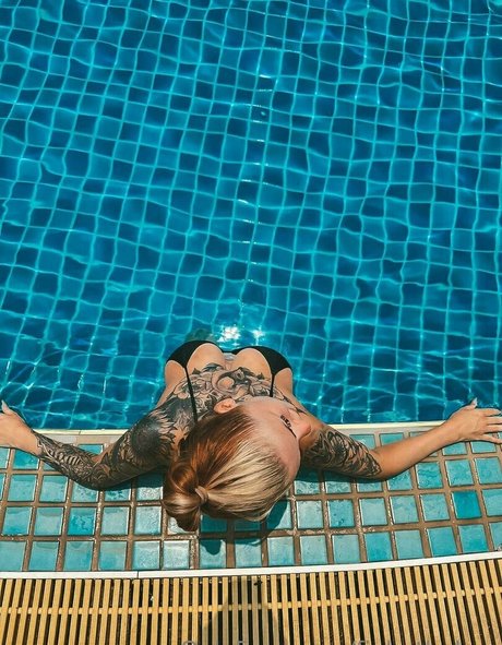 Finhotbabes