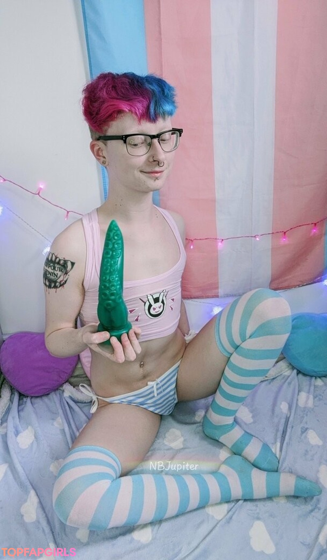 Photo nue de fuite OnlyFans de Enbyjupiterfree #22 Photo nue de fuite OnlyFans de Enbyjupiterfree #22