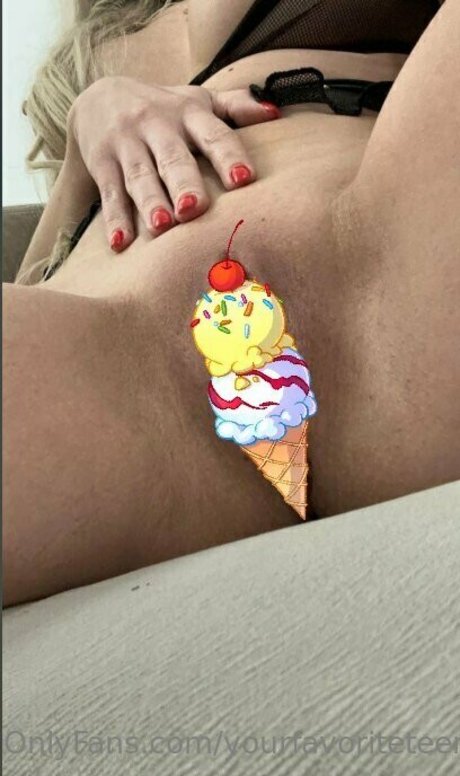 Photo nue de fuite OnlyFans de Yourfavoriteteen04