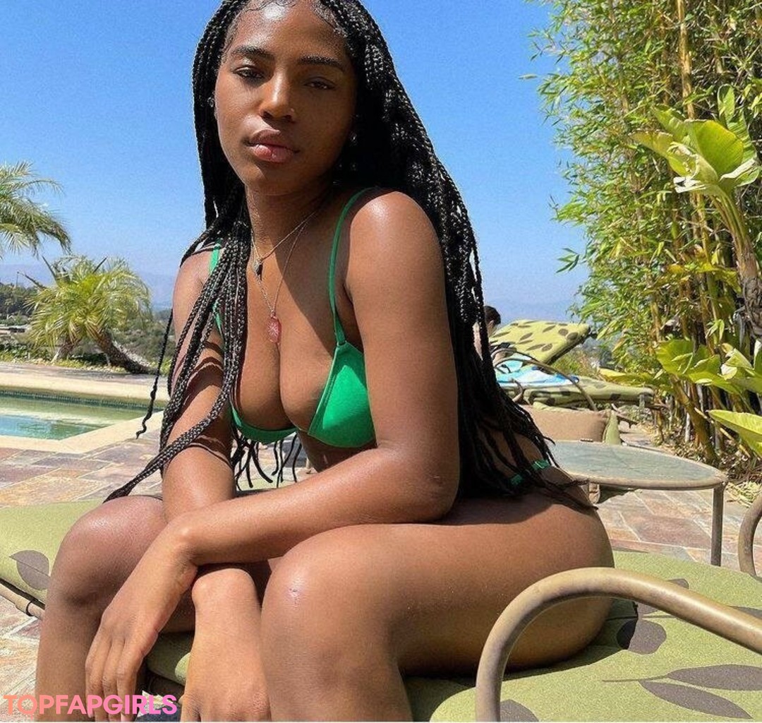 Photo nue de fuite OnlyFans de Quenlin Blackwell #37 Photo nue de fuite OnlyFans de Quenlin Blackwell #37