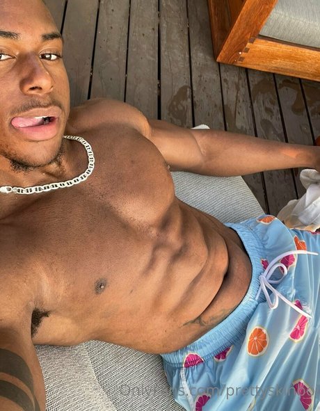 Photo nue de fuite OnlyFans de Prettyskinboi