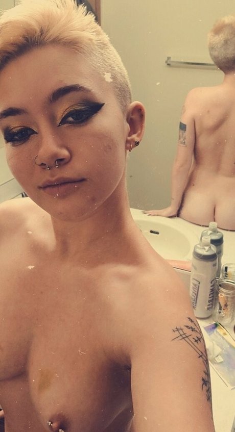 Photo nue de fuite OnlyFans de Shy Slytherin