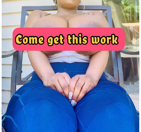 Photo nue de fuite OnlyFans de Xris Delarosa