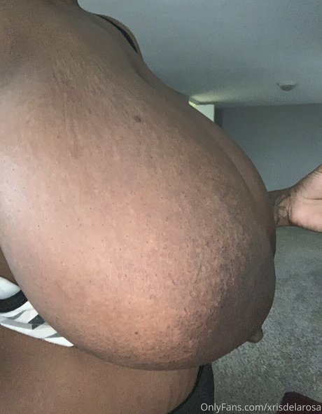 Photo nue de fuite OnlyFans de Xris Delarosa