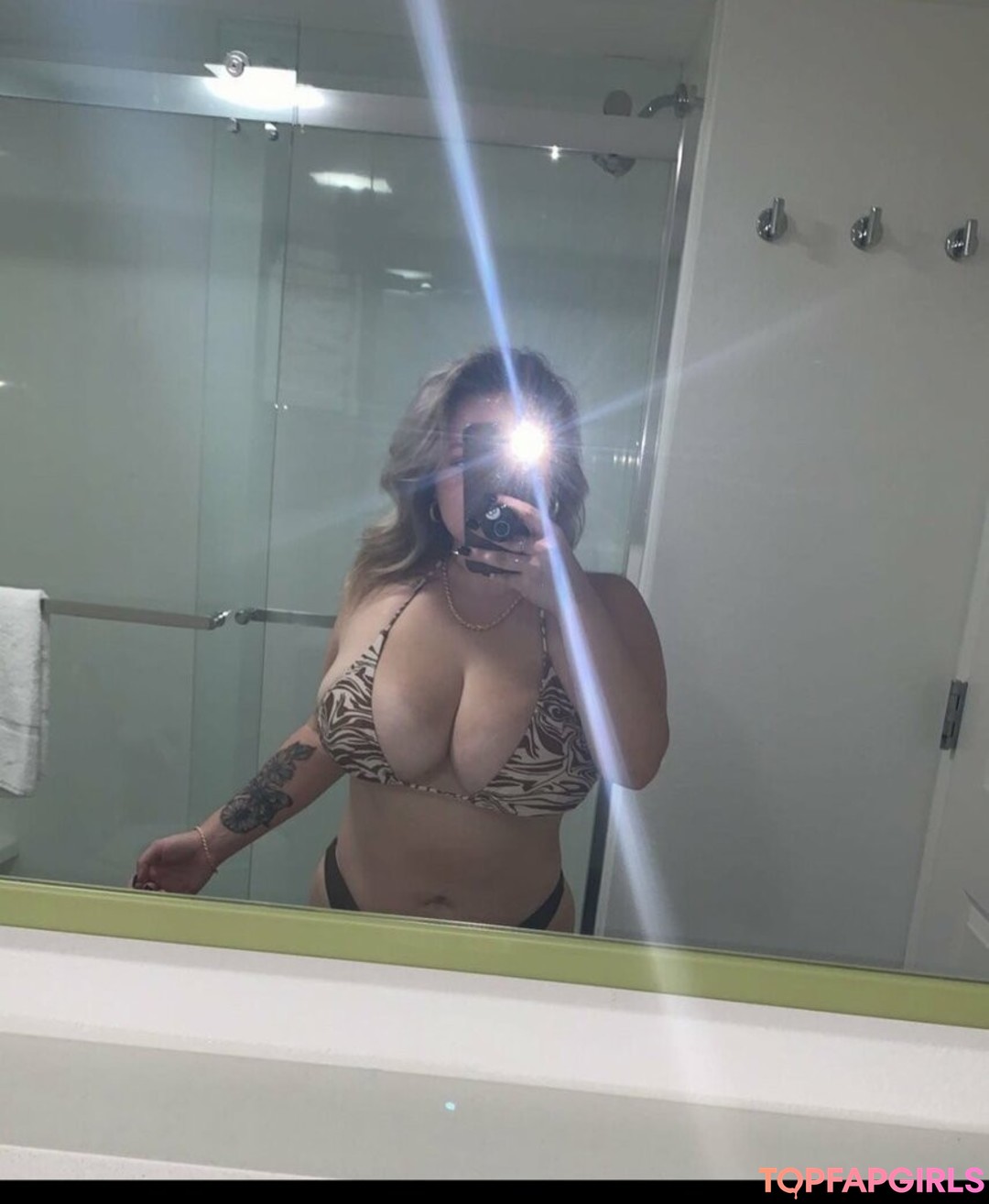 Photo nue de fuite OnlyFans de Emilychannel #24 Photo nue de fuite OnlyFans de Emilychannel #24