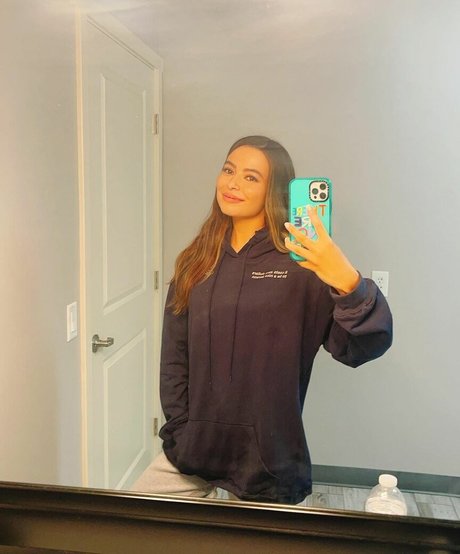 Photo nue de fuite OnlyFans de Miranda Cosgrove