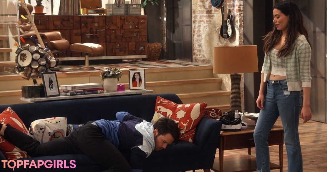 Photo nue de fuite OnlyFans de Miranda Cosgrove #43 Photo nue de fuite OnlyFans de Miranda Cosgrove #43