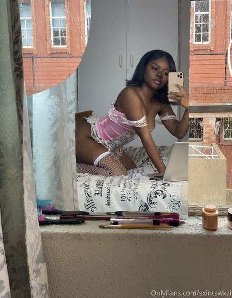 Photo nue de fuite OnlyFans de Sxintswxzi