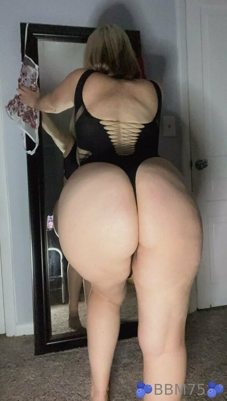 Photo nue de fuite OnlyFans de Blueberrymama75