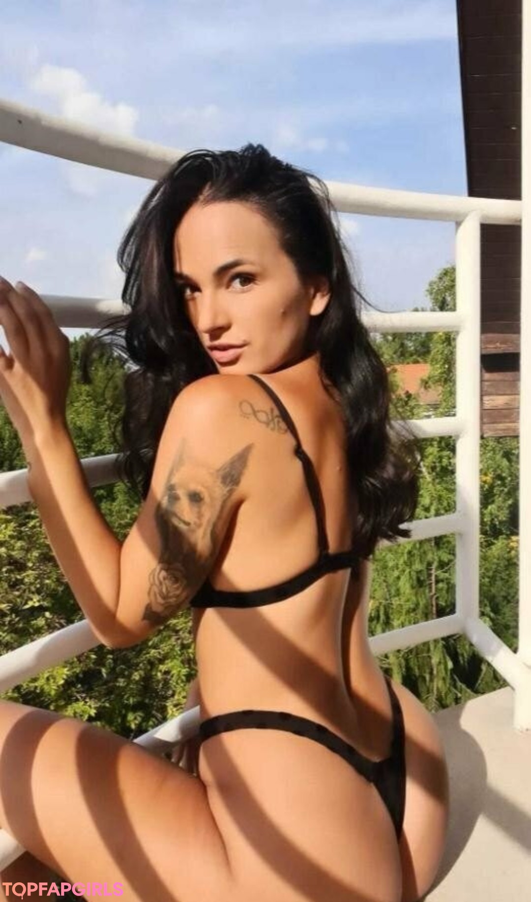 Photo nue de fuite OnlyFans de Claudiabavelgold #34 Photo nue de fuite OnlyFans de Claudiabavelgold #34