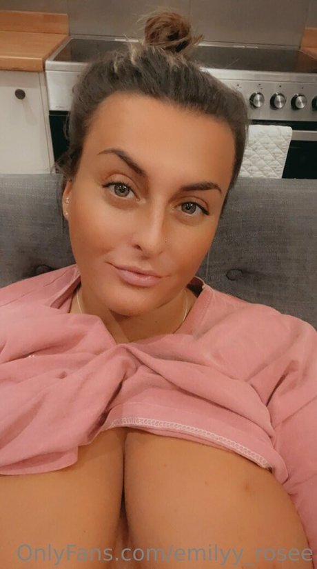 Emilyy_rosee