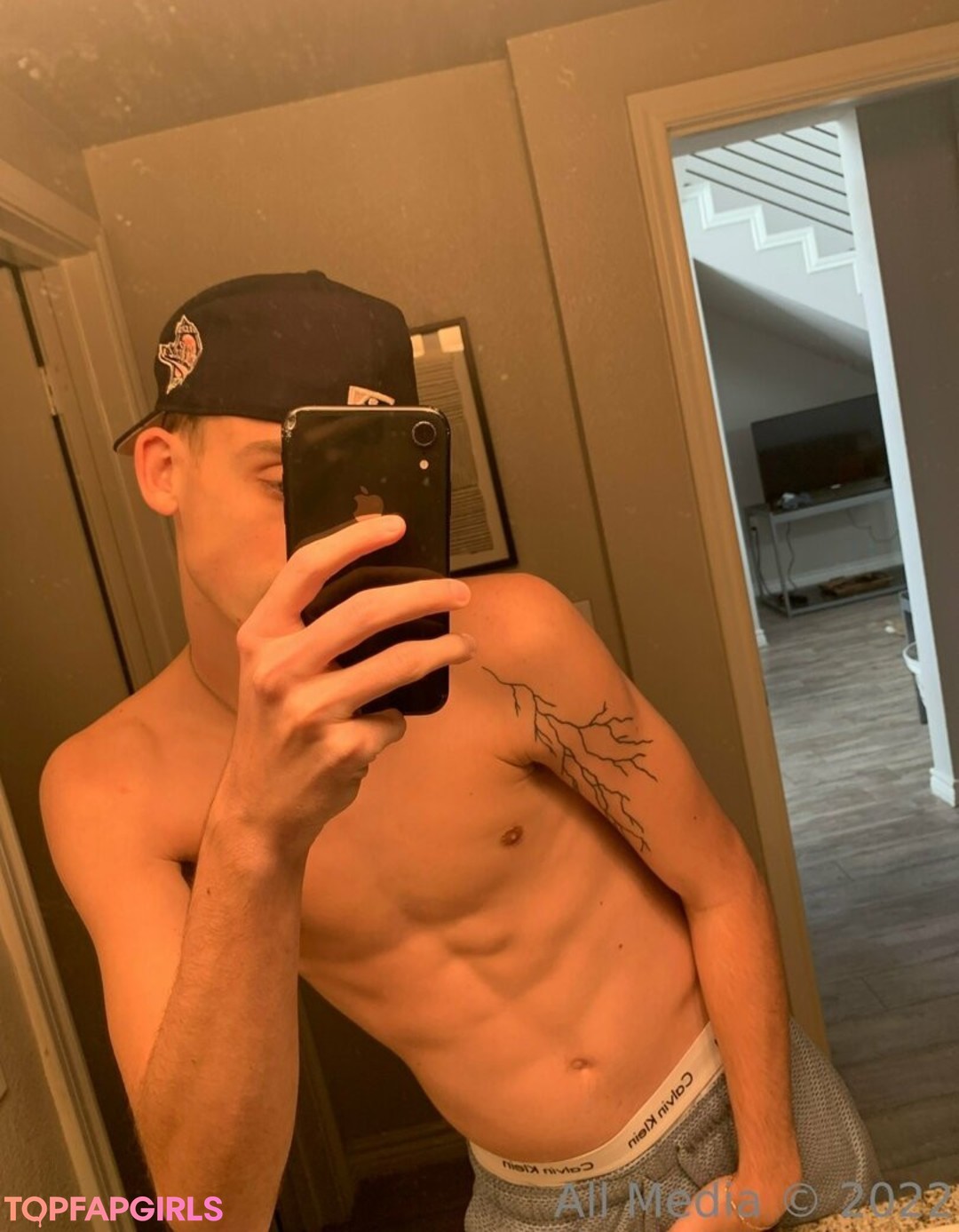 Photo nue de fuite OnlyFans de Exclusivehuddy #2 Photo nue de fuite OnlyFans de Exclusivehuddy #2