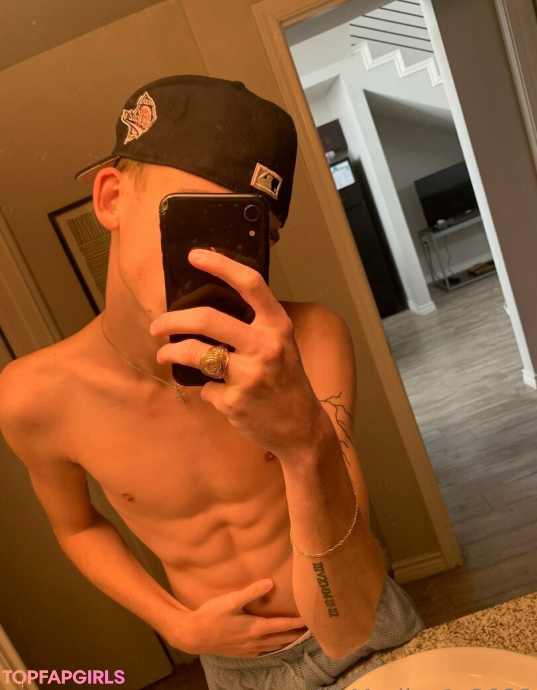 Photo nue de fuite OnlyFans de Exclusivehuddy #3 Photo nue de fuite OnlyFans de Exclusivehuddy #3