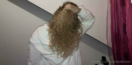 Photo nue de fuite OnlyFans de Curvyadiction