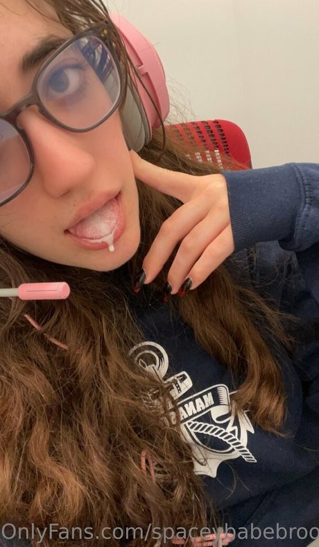 Photo nue de fuite OnlyFans de Spaceybabebrooke