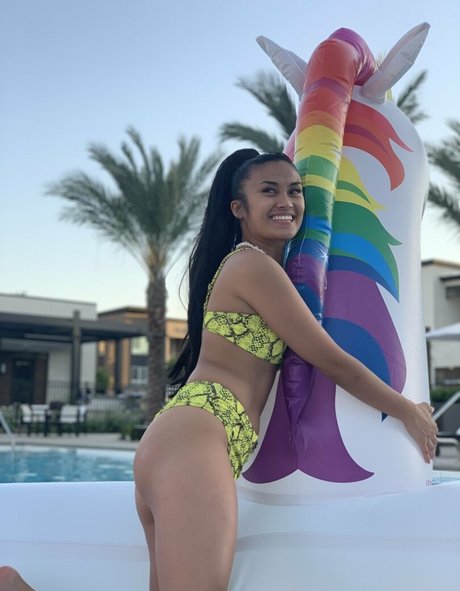 Photo nue de fuite OnlyFans de Sunshinesina