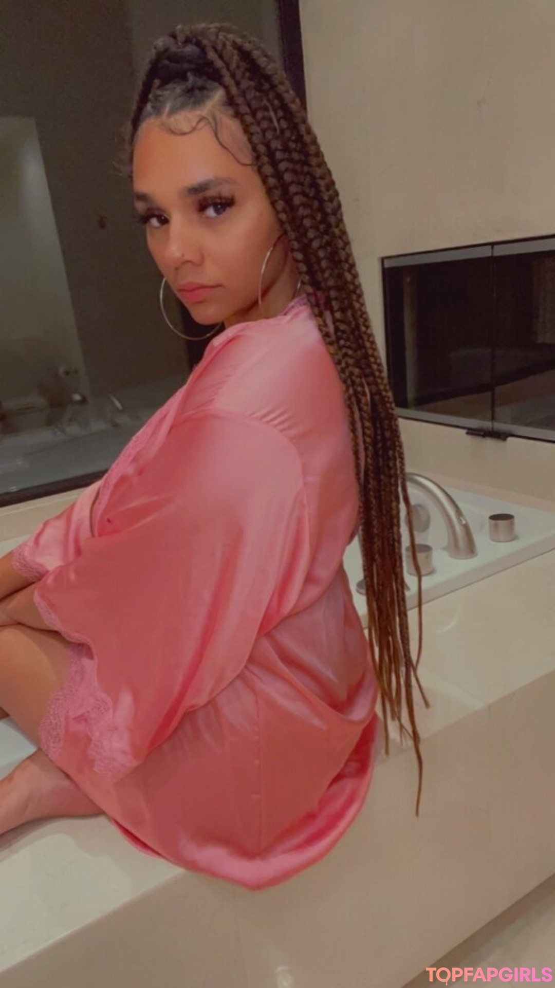 Photo nue de fuite OnlyFans de Niquethestallion511 #30 Photo nue de fuite OnlyFans de Niquethestallion511 #30